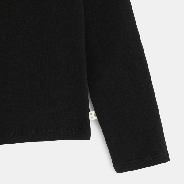 تي شيرت سادة مع ياقة مبرومة